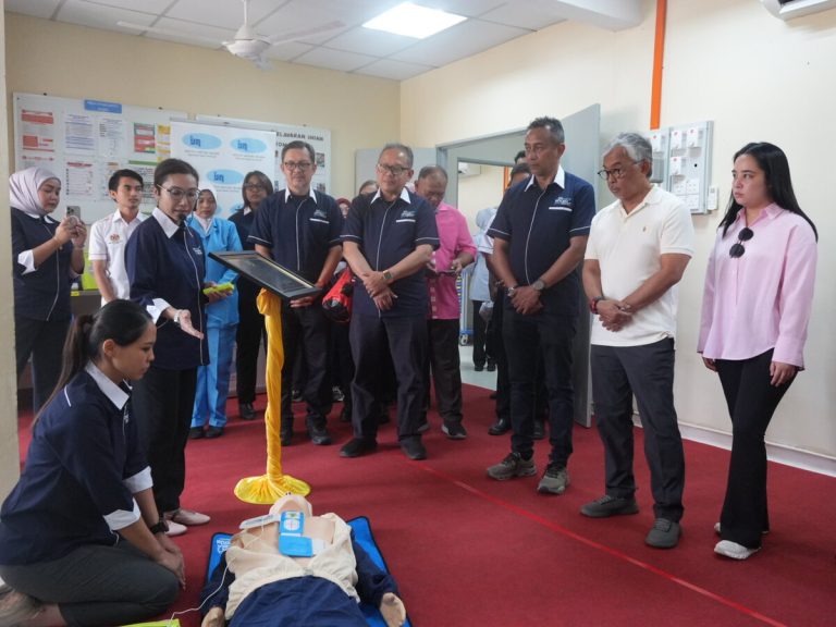 IJN Leads Lifesaving Initiative In Pulau Tioman With AED Donation And Health Screening